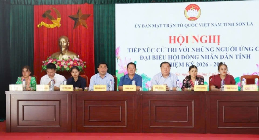 Những người ứng cử đại biểu HĐND tỉnh tiếp xúc cử tri tại xã Chiềng Sơ. z7585151212189-e715f293050ae18db0ba2969ee80b542.jpg