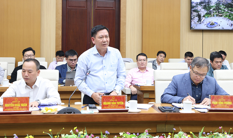 Phó Tổng giám đốc EVNNPT Hoàng Văn Tuyên nêu các kiến nghị tại buổi làm việc. Ảnh: Lê Linh