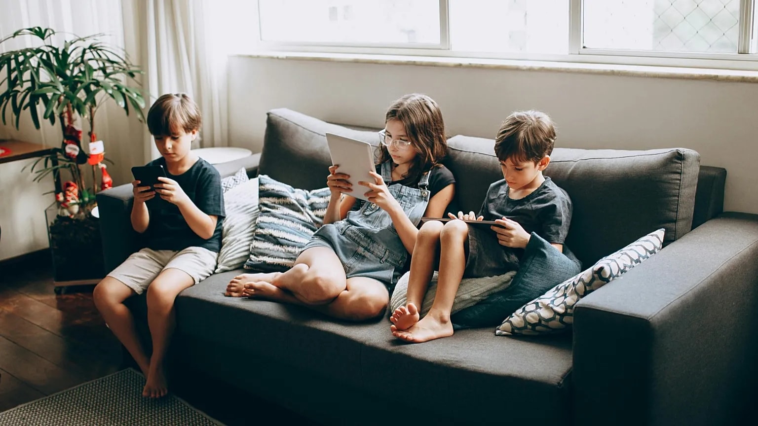 Indonesia cam mang xa hoi under 16 - Anh 3