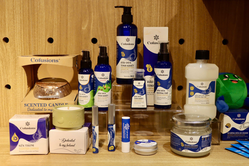 Các sản phẩm của Công ty TNHH Chế biến Dừa Lương Quới trưng bày tại chương trình thu hút sự quan tâm của người tiêu dùng đến tham quan và trải nghiệm