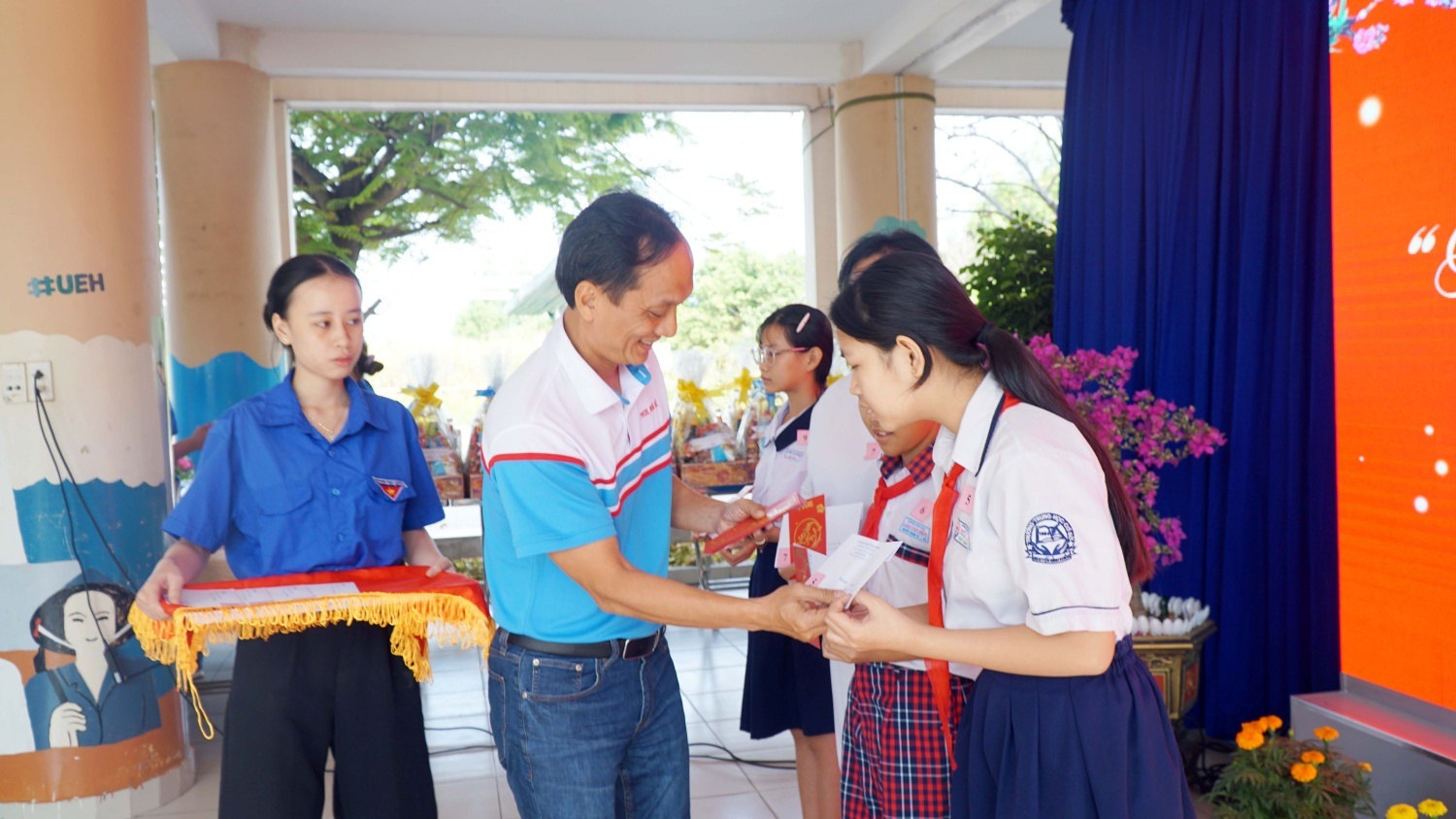 Petrovietnam cùng TP HCM chăm lo những hoàn cảnh bất hạnh hậu Covid 19