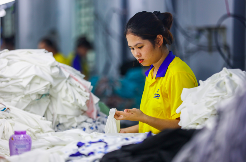 Mỗi năm ngành dệt may dành hàng chục tỷ USD cho nhập khẩu vải phục sản xuất. Ảnh minh hoạ Donny