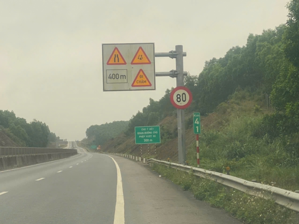 Điều chỉnh tốc độ tối đa lưu thông trên cao tốc Cam Lộ - La Sơn
