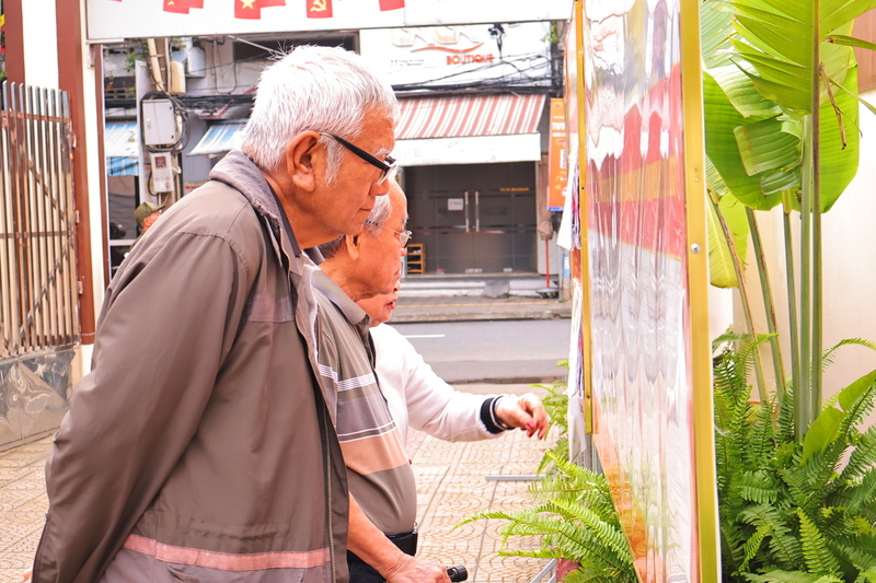 Những cử tri cao tuổi cũng mong muốn thế hệ trẻ thật sự coi trọng lá phiếu của mình, dành tâm tư để chọn ra người tín nhiệm. Ảnh: Diễm Phúc