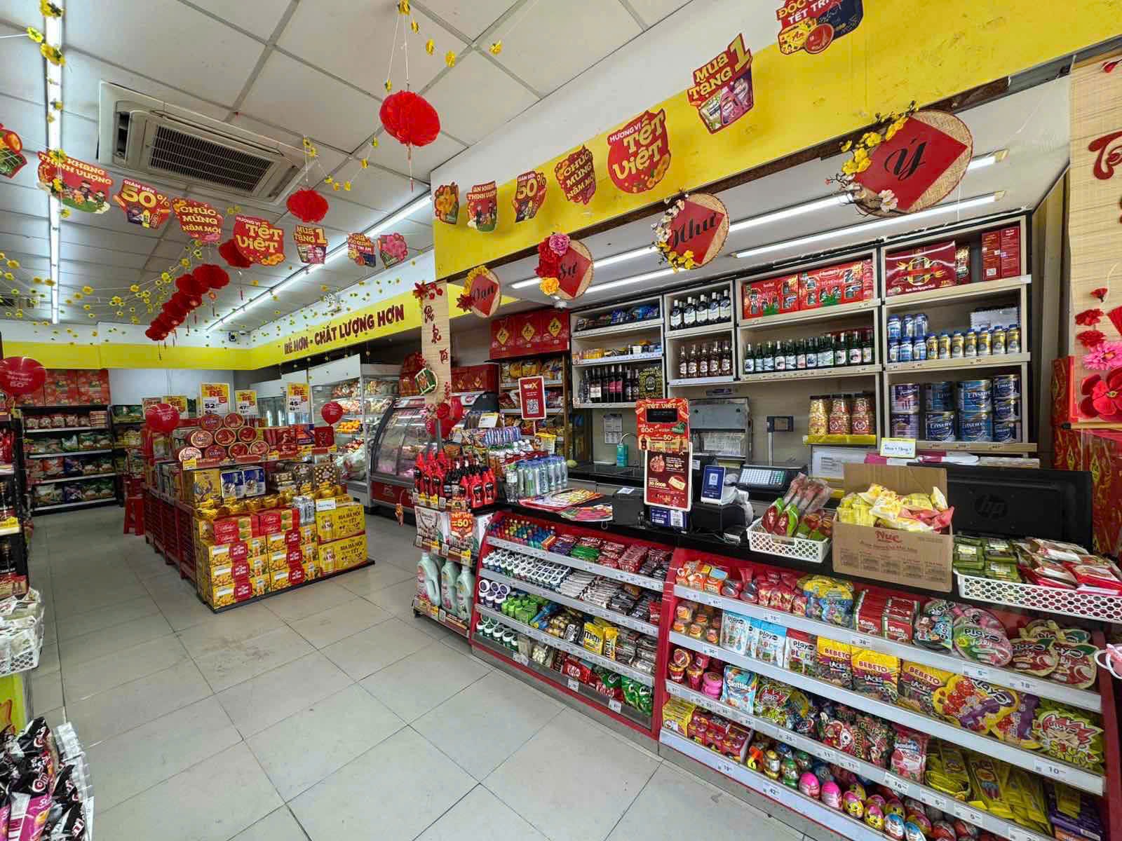 Bên trong 1 cửa hàng WinMart+ tại khu vực nông thôn