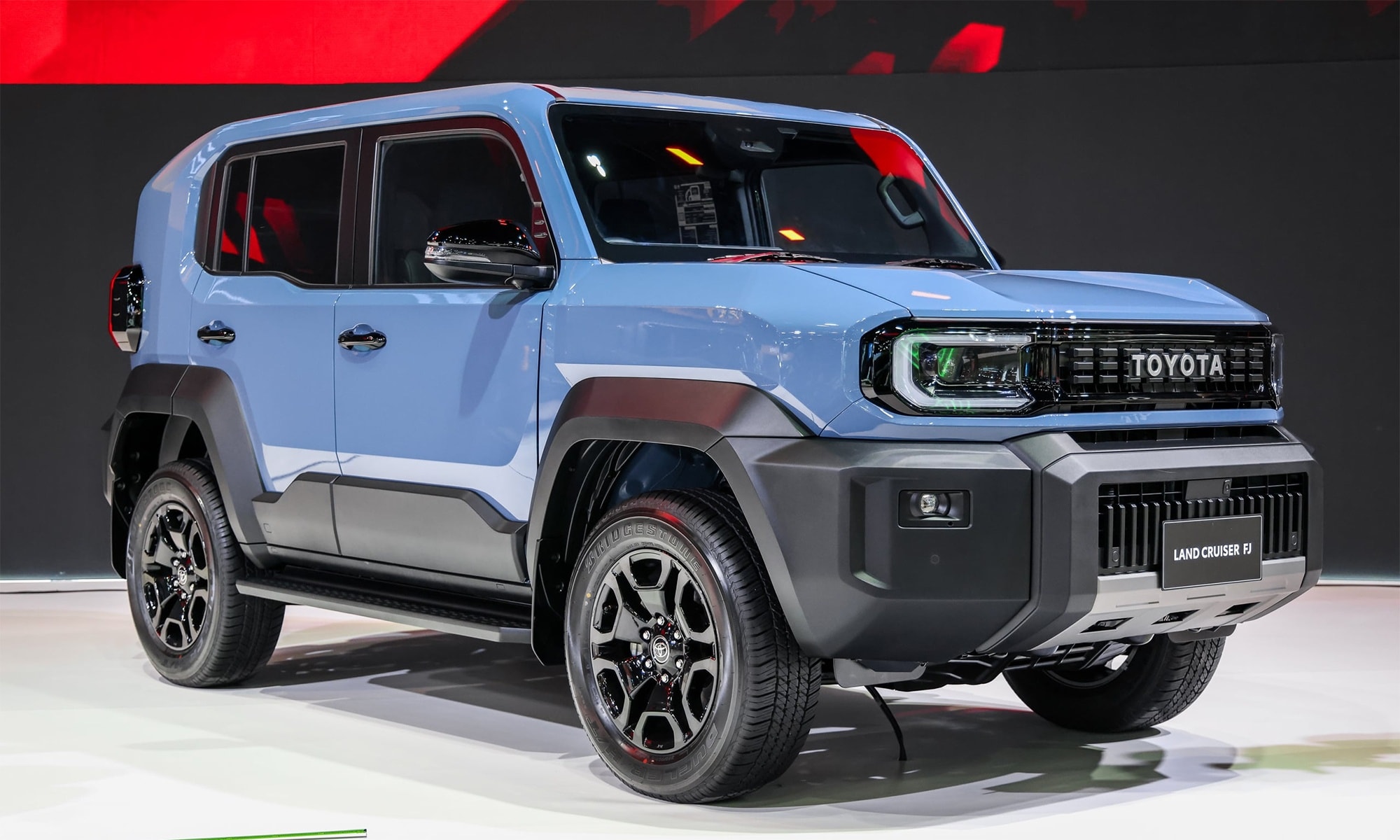 Toyota Land Cruiser FJ 2026 sở hữu kiểu dáng hầm hố và cơ bắt - Ảnh: Paultan