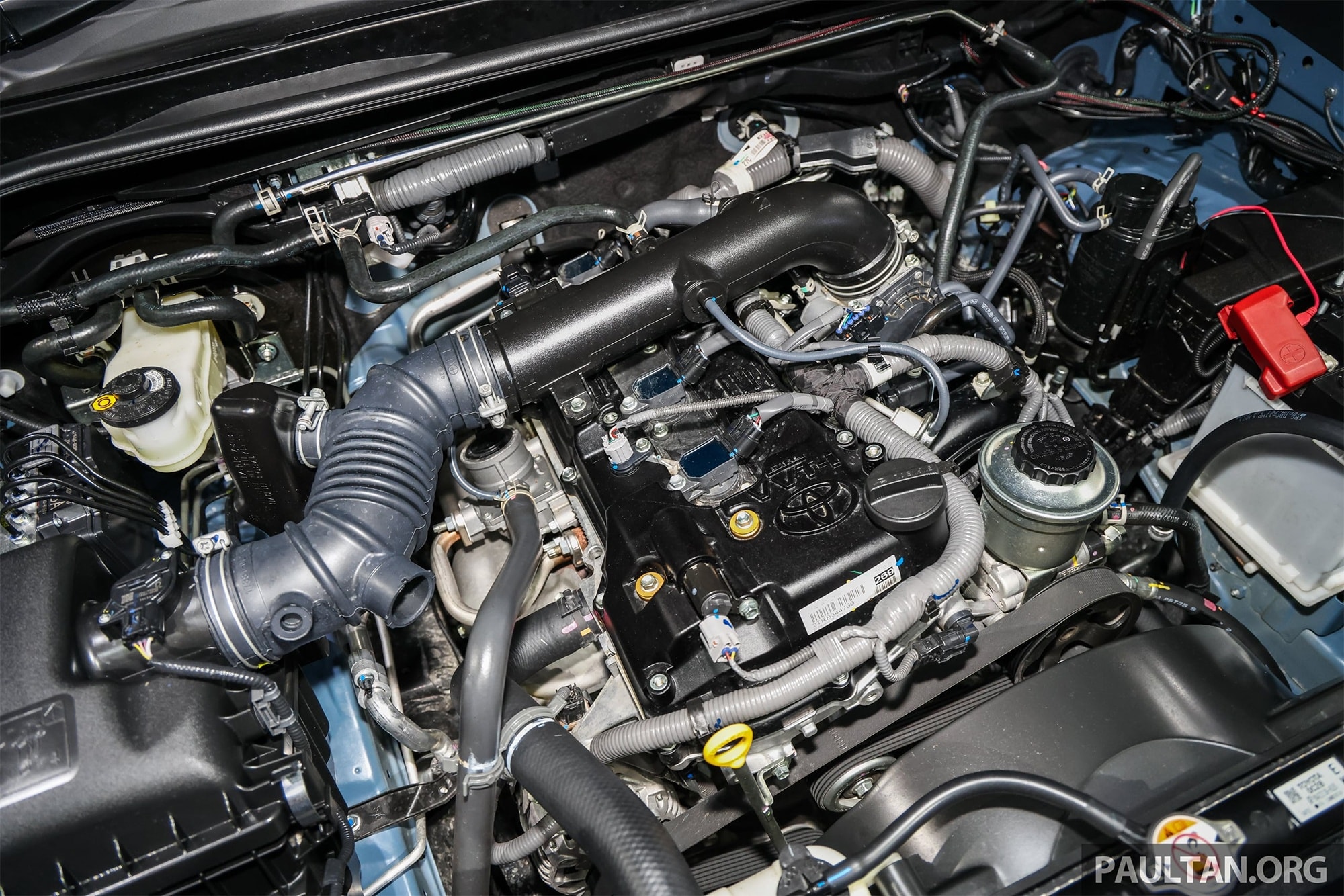 Động cơ xăng 2.7L của Toyota Land Cruiser FJ 2026 được dùng chung với Fortuner đang bán tại Việt Nam - Ảnh: Paultan