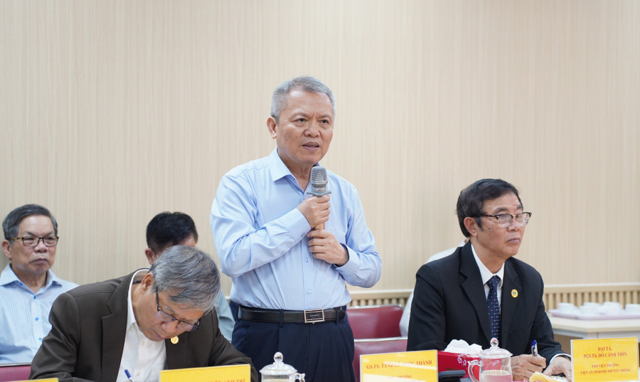 Thầy thuốc nhân dân, GS.TS. Lê Ngọc Thành, Hiệu trưởng Trường Đại học Y Dược - Đại học Quốc gia Hà Nội phát biểu tại tọa đàm. Ảnh: VGP