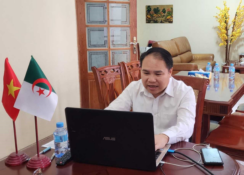 Ông Hoàng Đức Nhuận, Tham tán Thương mại Việt Nam tại Algeria, phát biểu tại Phiên tư vấn trực tuyến.