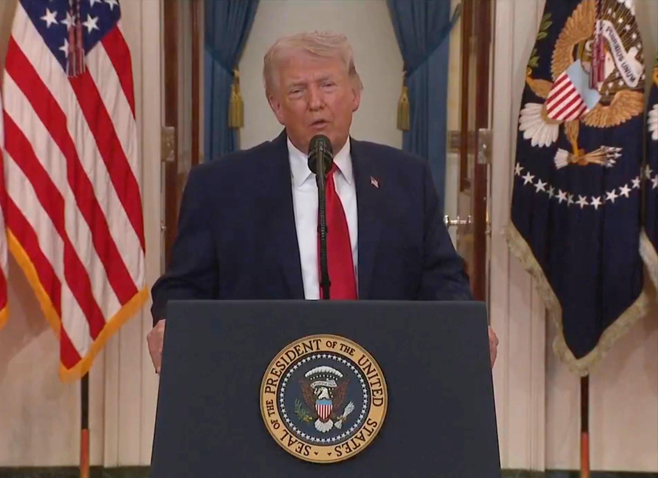 Ông Trump phát biểu hôm 1/4. Ảnh chụp màn hình.