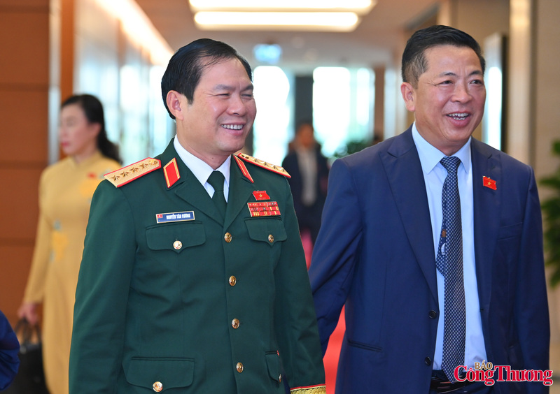 Đại tướng Nguyễn Tân Cương cùng Bộ trưởng Bộ Xây dựng Trần Hồng Minh.