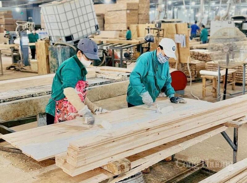 Trong quý I/2026, sản lượng bàn ghế gỗ tăng 6,09%, kim ngạch xuất khẩu tăng 19,6%.