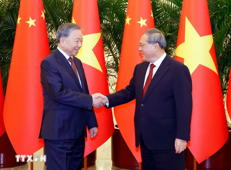 Tổng Bí thư, Chủ tịch nước Tô Lâm hội kiến Thủ tướng Trung Quốc Lý Cường. (Ảnh: Thống Nhất/TTXVN)