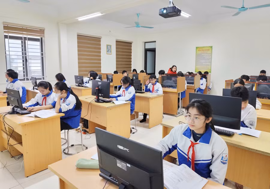 Trường THCS Hà Lộc (phường Phú Thọ) đẩy mạnh ứng dụng công nghệ trong dạy học.