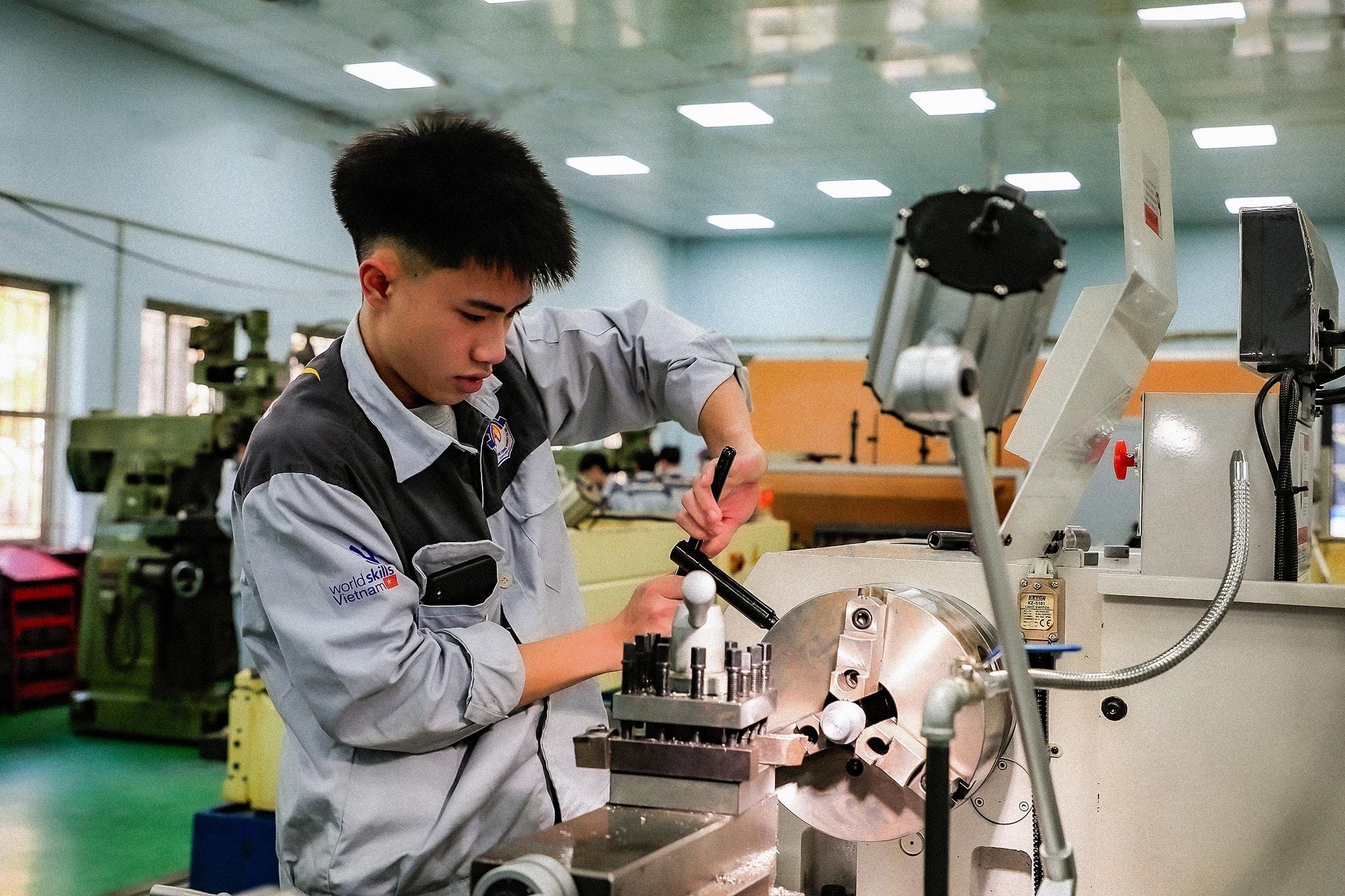 Sinh viên Trường Cao đẳng nghề Công nghiệp Hà Nội trog Ảnh: HNIVC