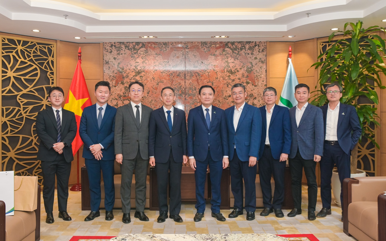 Các đại biểu dự buổi làm việc