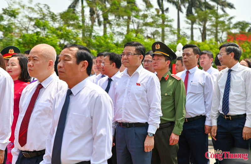 Thủ tướng Lê Minh Hưng dâng hương tưởng niệm các Anh hùng Liệt sĩ tại TP. Hải Phòng - 6