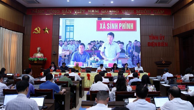 Cử tri của các xã phát biểu tại buổi làm việc - Ảnh: VGP/Đức Tuân