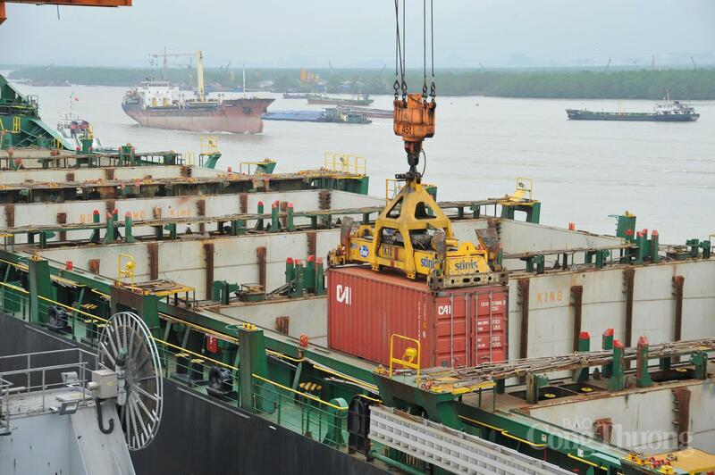 Xúc tiến thương mại Việt Nam - ASEAN đang chuyển từ mở rộng tiếp cận sang nâng hiệu quả kết nối, đưa hàng hóa tham gia sâu hơn vào chuỗi cung ứng khu vực. Ảnh: Cấn Dũng