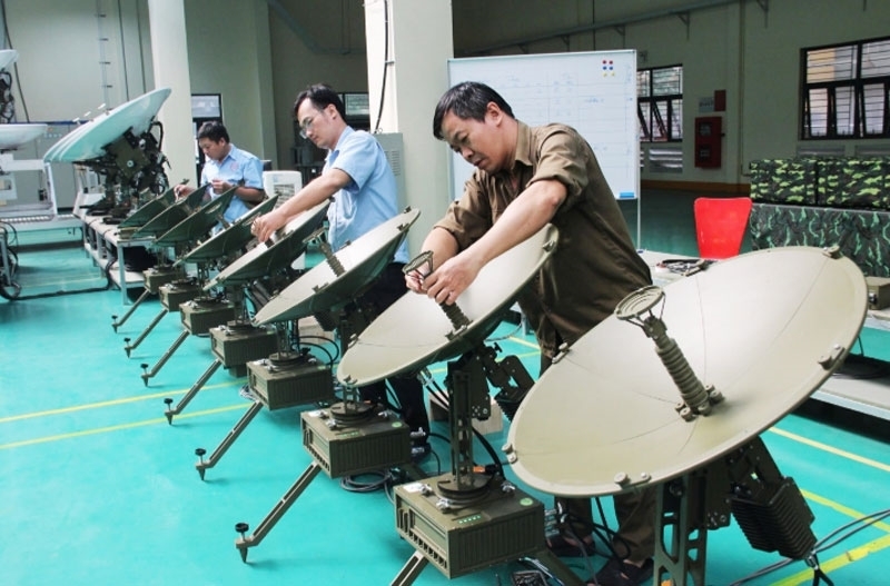 Z755 đã triển khai nhiệm vụ sửa chữa, lắp ráp trang bị kỹ thuật và khí tài thông tin cho các đơn vị quân đội làm nhiệm vụ trên địa bàn các tỉnh phía Nam. Ảnh: QĐND