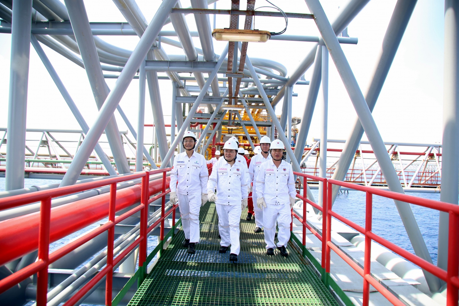 Cuộc sống của những người giữ lửa trên giàn ở Vietsovpetro Cuộc sống của những người giữ lửa trên giàn ở Vietsovpetro