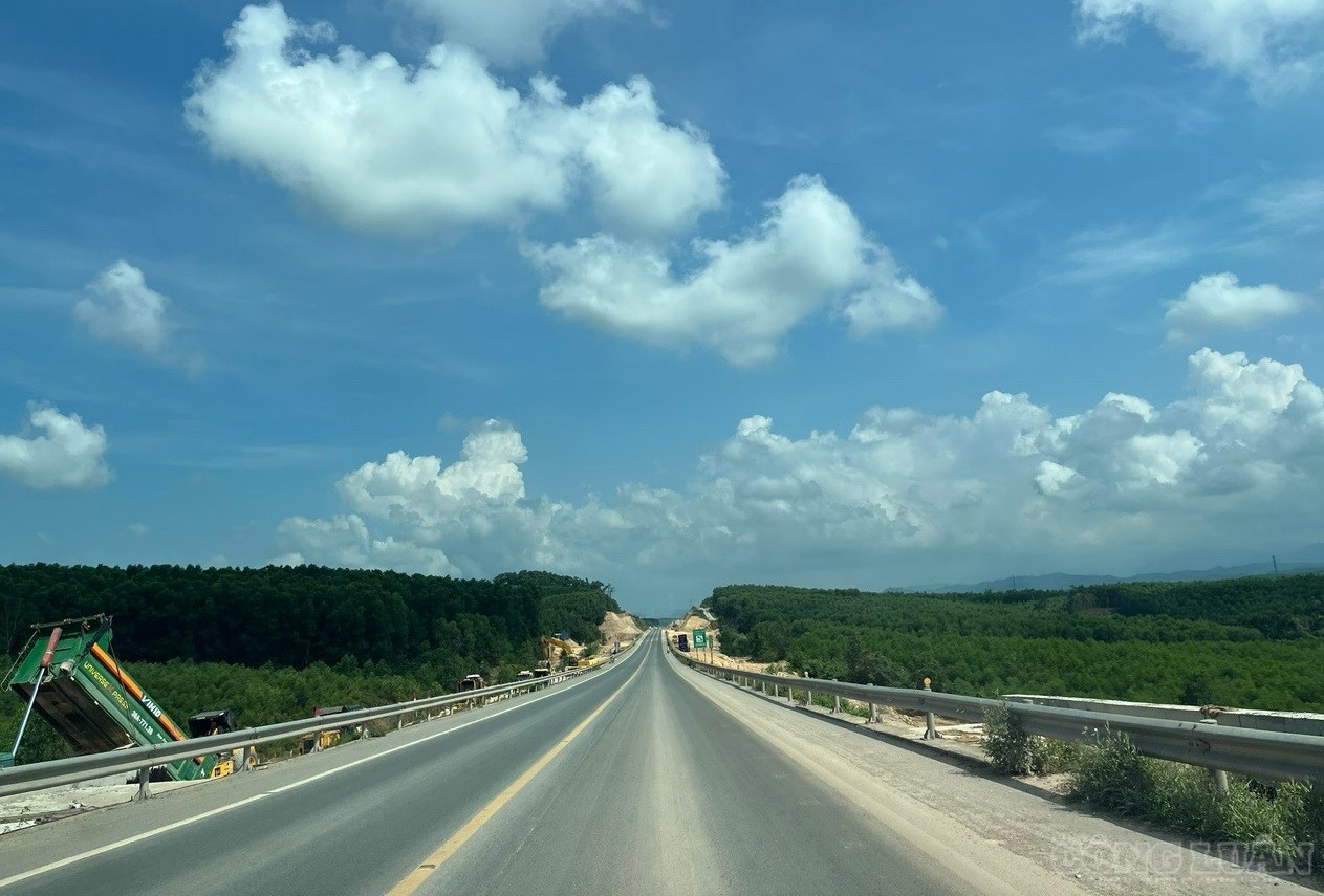 Sau thời gian đi vào khai thác tuyến đường đã bộc lộ nhiều bất cập, nhiều vụ tai nạn giao thông nghiêm trọng đã xảy ra. clo_br_z7826788416946-d7b3033a65d26cecd1e14c270893adc6.jpg