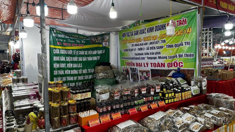 Sôi động hoạt động giao thương tại hội chợ sản phẩm OCOP Hưng Yên - 2