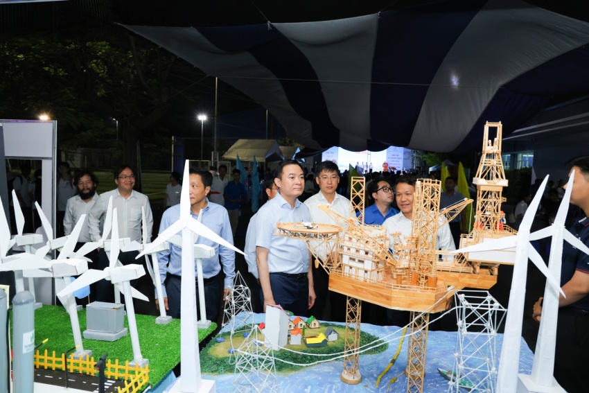 Đưa nghiên cứu khoa học từ giảng đường ra thực tiễn sản xuất Dầu khí – Năng Lượng Đưa nghiên cứu khoa học từ giảng đường ra thực tiễn sản xuất dầu khí - năng lượng