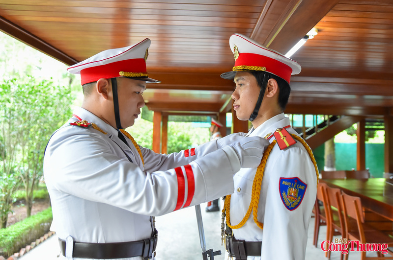 Đúng 7h10 đội tiêu binh có mặt vào vị trí làm nhiệm vụ.