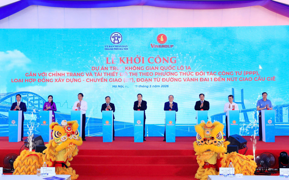 Ủy viên Bộ Chính trị, Chủ tịch Quốc hội Trần Thanh Mẫn cùng các đại biểu thực hiện nghi thức khởi công Dự án. Ảnh: Lê Hải uy-vien-bo-chinh-tri-chu-tich-quoc-hoi-tran-thanh-man-cung-cac-dai-bieu-thuc-hien-nghi-thuc-khoi-cong-du-an-anh-le-hai.jpg
