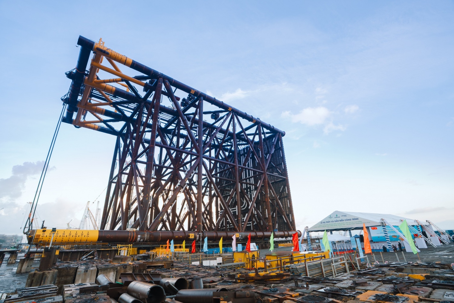 Dịch vụ kỹ thuật chất lượng cao: Mũi nhọn đưa Petrovietnam tiến sâu hơn vào chuỗi giá trị năng lượng toàn cầu Dịch vụ kỹ thuật chất lượng cao: Mũi nhọn đưa Petrovietnam tiến sâu hơn vào chuỗi giá trị năng lượng toàn cầu