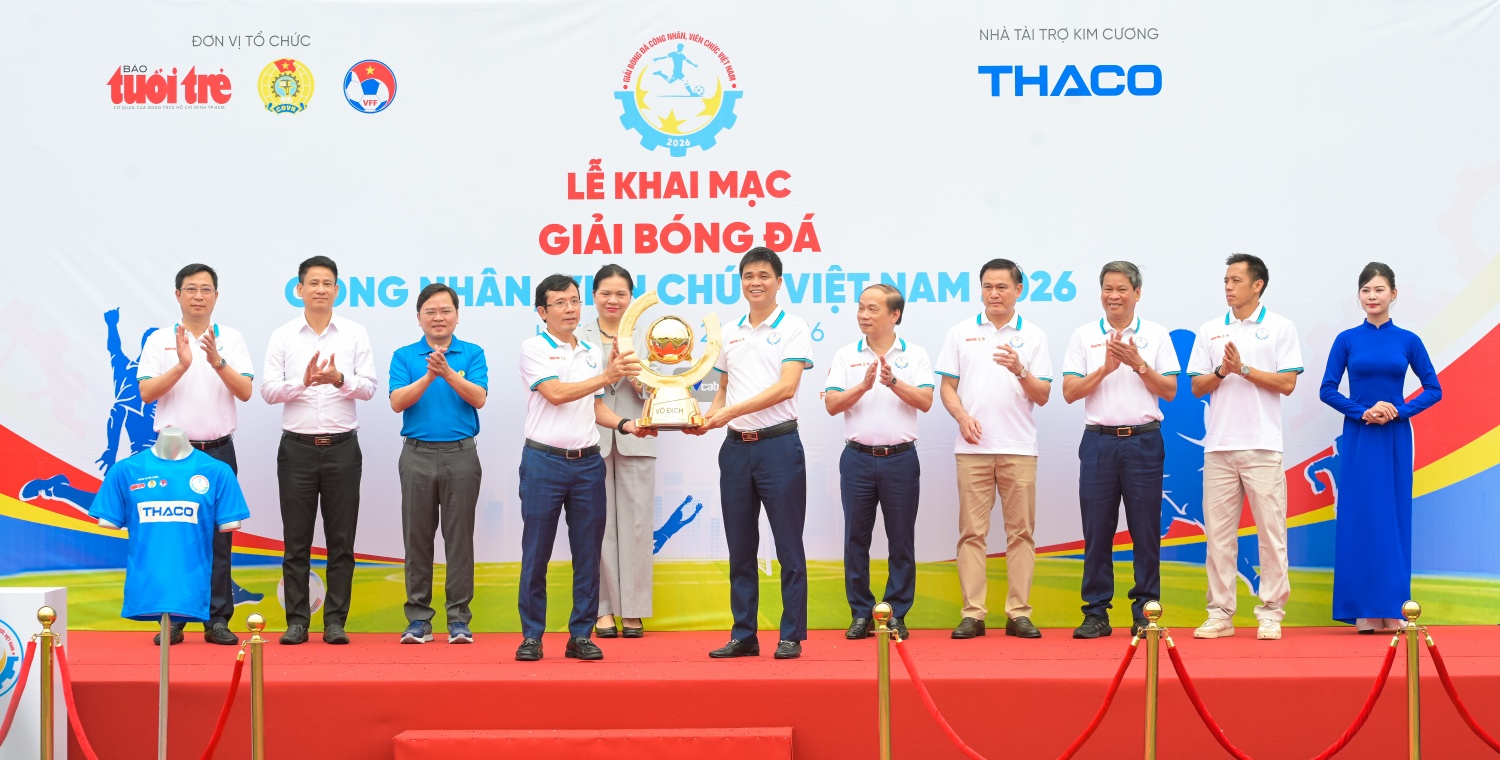 Các đại biểu tham gia nghi thức nâng cúp Giải bóng đá công nhân, viên chức Việt Nam 2026, khởi động mùa giải mới Các đại biểu tham gia nghi thức nâng cúp Giải bóng đá công nhân, viên chức Việt Nam 2026, khởi động mùa giải mới