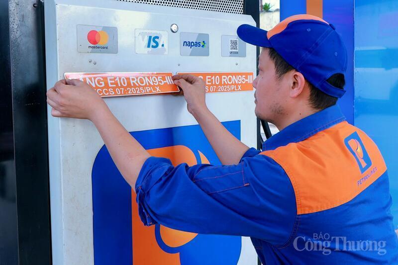 Xăng E10 được bán tại hệ thống của Petrolimex. Ảnh: Quỳnh Trang.
