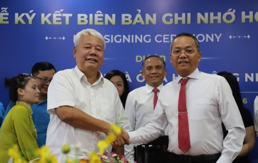 Ba doanh nghiệp bắt tay cùng Công đoàn TP. Hồ Chí Minh xây nhà cho 40.000 công nhân Ba doanh nghiệp bắt tay cùng Công đoàn TP. Hồ Chí Minh xây nhà cho 40.000 công nhân