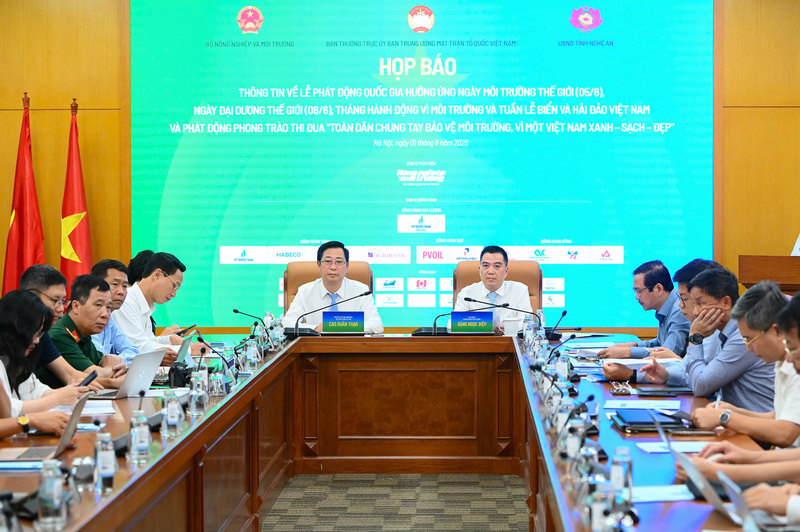 Toàn cảnh họp báo. Ảnh: Tùng Đinh