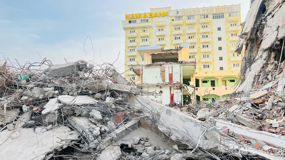 Trước đó, vào năm 2019 UBND tỉnh Bình Định (cũ) có chủ trương di dời khách sạn này để dành không gian ven biển cho mục đích công cộng (ảnh Trần Hiền) clo_br_z7887335274083-cff852bf528308d5af3266eed82acf9d.jpg