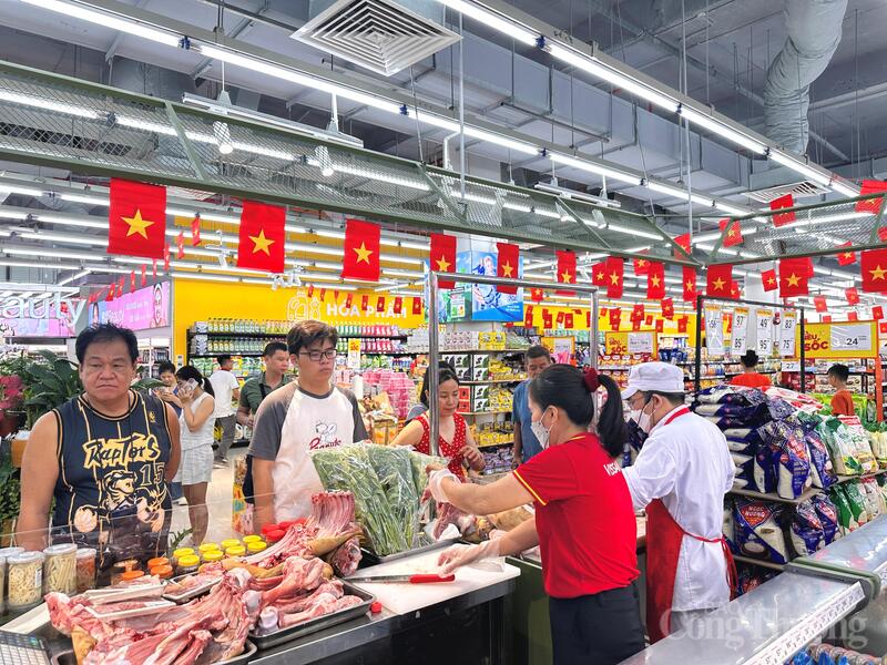 Tổng mức bán lẻ hàng hóa và doanh thu dịch vụ tiêu dùng 5 tháng theo giá hiện hành ước đạt 3.185 nghìn tỷ đồng, tăng 11,2% so với cùng kỳ năm trước