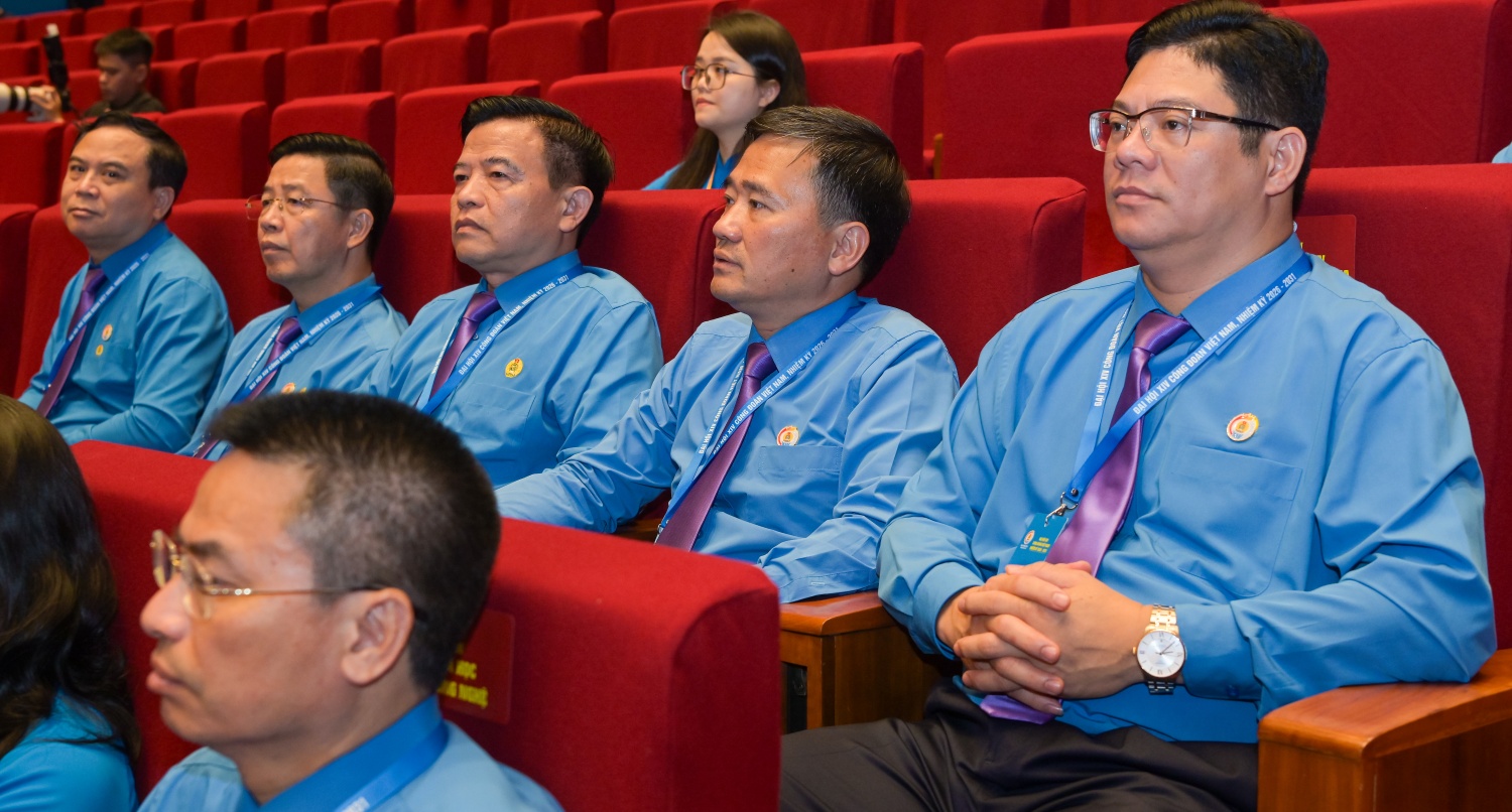 [Chùm ảnh] Đoàn Đại biểu Công đoàn Petrovietnam dự Phiên khai mạc trọng thể Đại hội Công đoàn Việt Nam lần thứ XIV