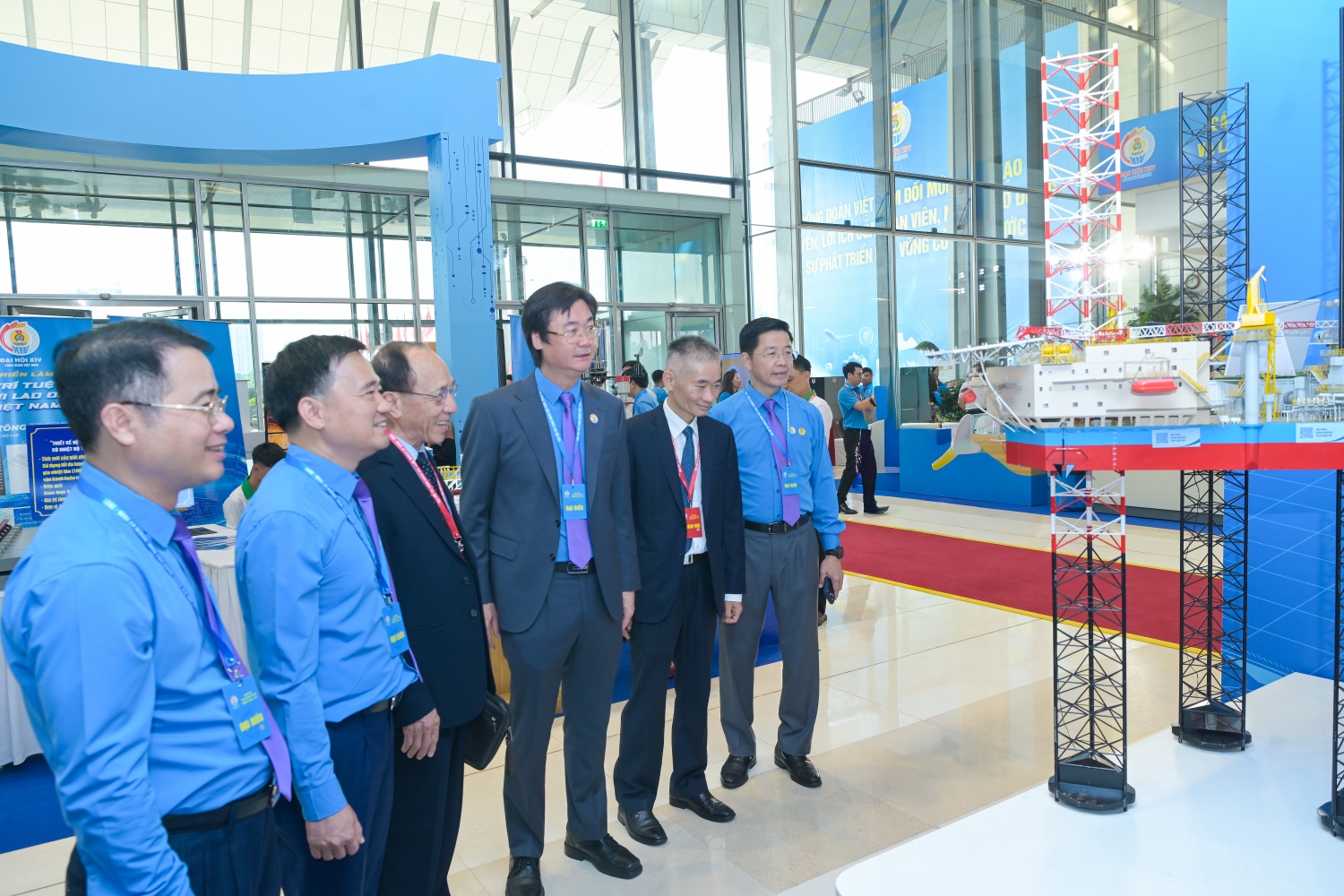 [Chùm ảnh] Đoàn Đại biểu Công đoàn Petrovietnam dự Phiên khai mạc trọng thể Đại hội Công đoàn Việt Nam lần thứ XIV