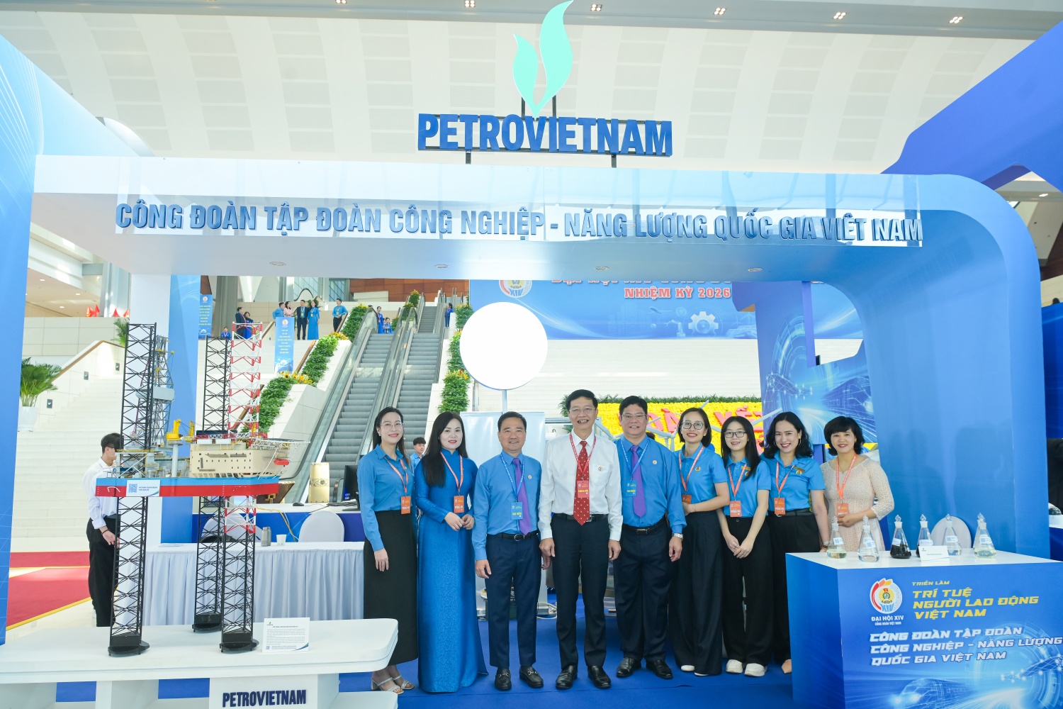 [Chùm ảnh] Đoàn Đại biểu Công đoàn Petrovietnam dự Phiên khai mạc trọng thể Đại hội Công đoàn Việt Nam lần thứ XIV
