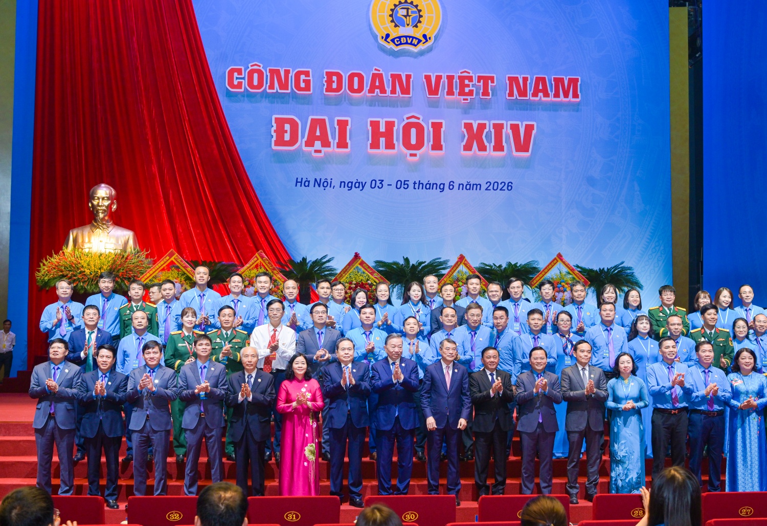 Các đồng chí lãnh đạo Đảng, Nhà nước cùng đại diện các đơn vị, doanh nghiệp trong đó có Petrovietnam