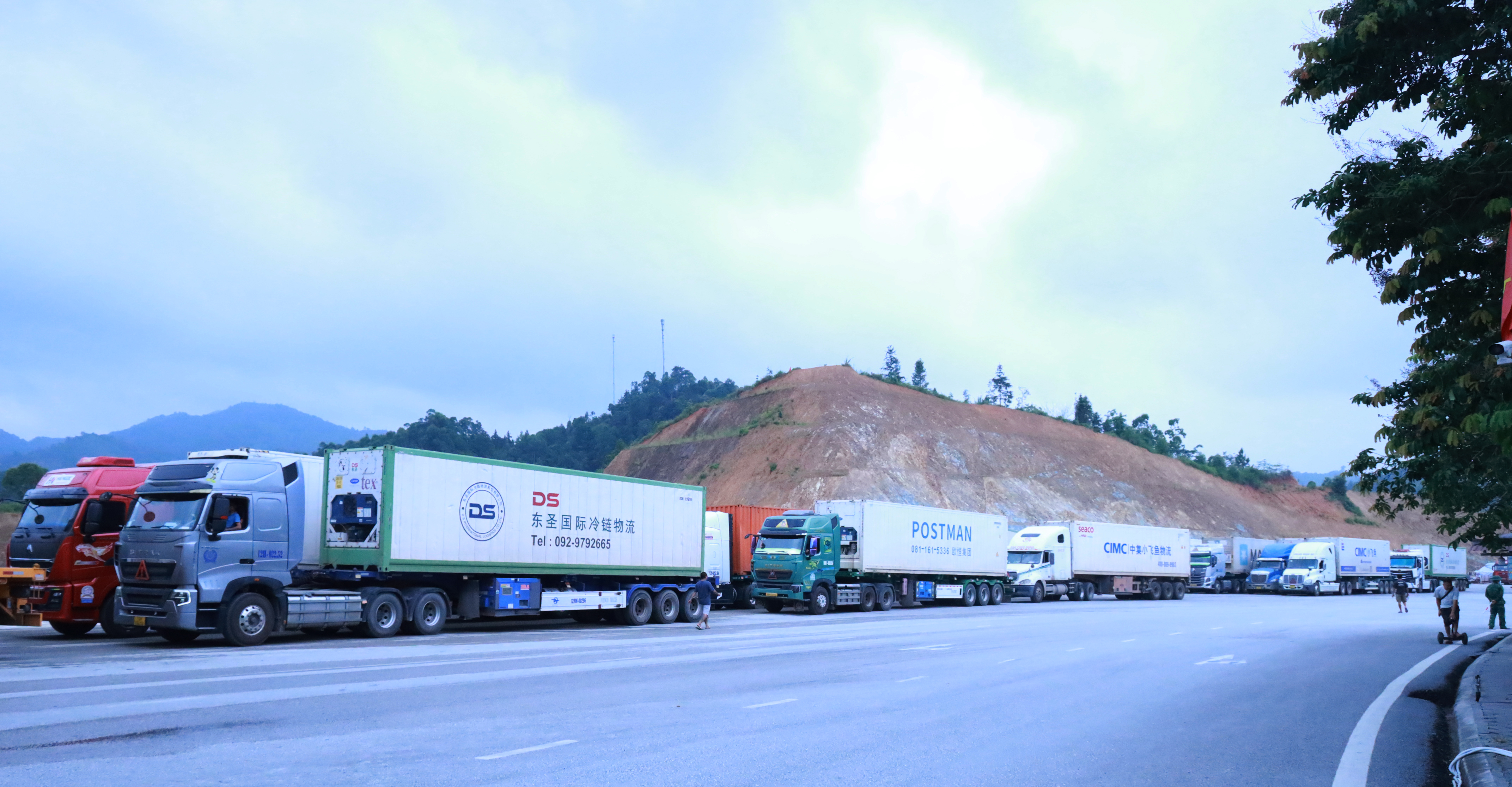 Hoạt động xuất nhập khẩu hàng hóa tại các cửa khẩu, đường chuyên dụng, lối thông quan trên địa bàn Lạng Sơn diễn ra bình thường. Ảnh minh họa.