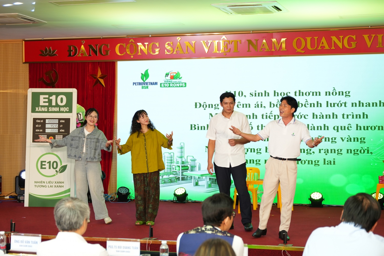 Đội thi BSR giành giải Nhì cuộc thi “Tìm hiểu lợi ích của xăng sinh học E10” Đội thi BSR giành giải Nhì cuộc thi “Tìm hiểu lợi ích của xăng sinh học E10”