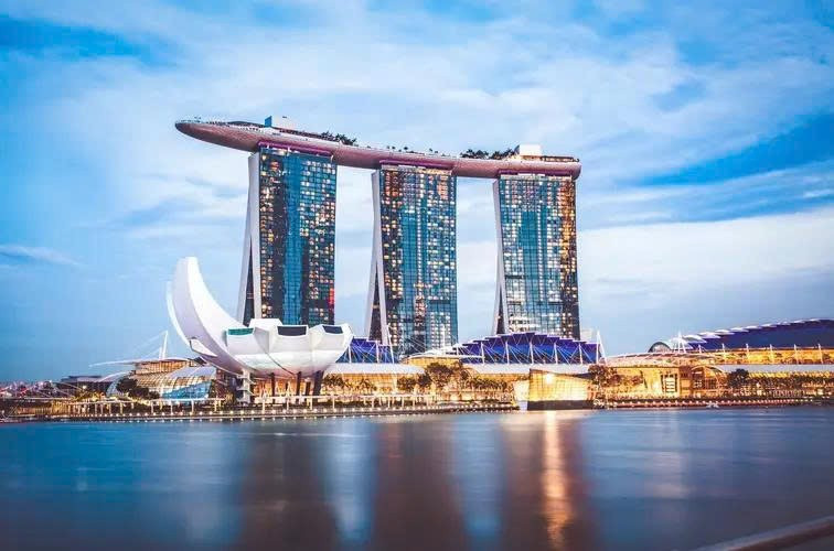Marina Bay Sands - trung tâm tài chính, sự kiện, giải trí của Singapore (nguồn ảnh: Báo Thanh niên) ta4.jpg