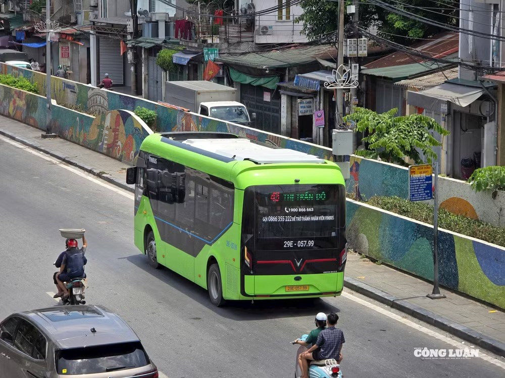 Hà Nội hỗ trợ 70% lãi vay cho doanh nghiệp đầu tư xe buýt điện và trạm sạc. Ảnh: Hà Đương z6814220643128-5ea4721c9c2dbc56c42ad0379167de77.jpg