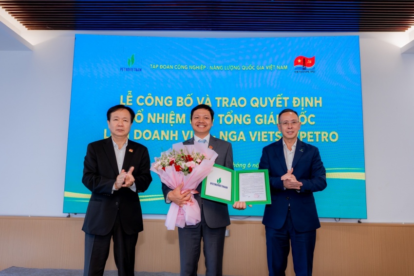Công bố và trao quyết định tân Phó Tổng Giám đốc Vietsovpetro