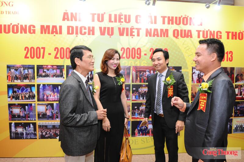 Doanh nghiệp nhận Giải thưởng Thương mại, Dịch vụ Việt Nam. Ảnh: Cấn Dũng