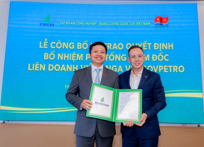Công bố và trao quyết định tân Phó Tổng Giám đốc Vietsovpetro