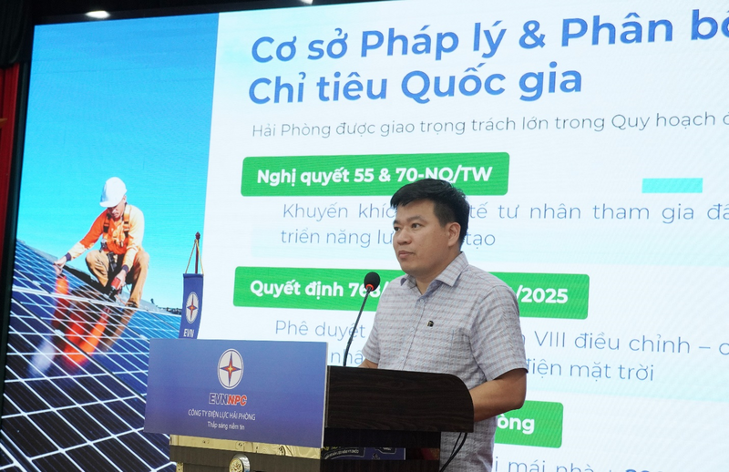 Ông Lê Ngọc Lân - Phó Giám đốc Sở Công Thương Hải Phòng phát biểu tại Hội thảo, chia sẻ định hướng phát triển năng lượng xanh trên địa bàn thành phố Hải Phòng
