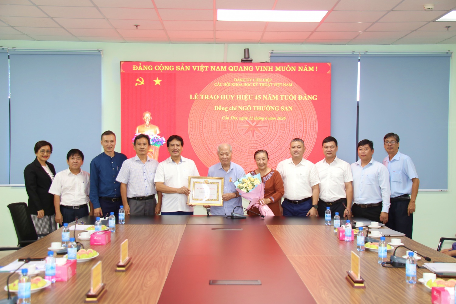 Hành trình 45 năm tuổi Đảng và lần trở về đầy xúc động của ông Ngô Thường San Hành trình 45 năm tuổi Đảng và lần trở về đầy xúc động của ông Ngô Thường San